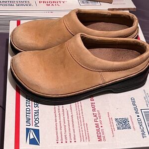 NWOT Birkenstock Footprints Ashby Women’s leather slip on clogs size 8
